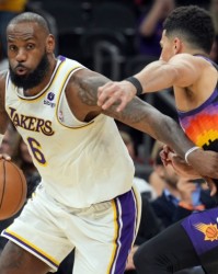 布克生涯总薪水5.34亿历史第3&amp;仅次于詹库 乔治&amp;恩比德分列4-5