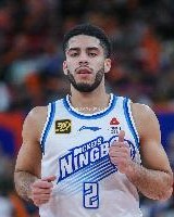 可劲儿抡吧！乔丹-霍华德上半场16中9得到24分4助攻