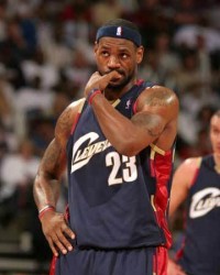 NBA球星特殊“怪癖”：詹姆斯咬手指，库里恋足，看到哈登我笑了|斯蒂芬·库里|克里斯·保罗|德怀特·霍华德|奥尼尔|詹姆斯·哈登_新浪体育_新浪新闻